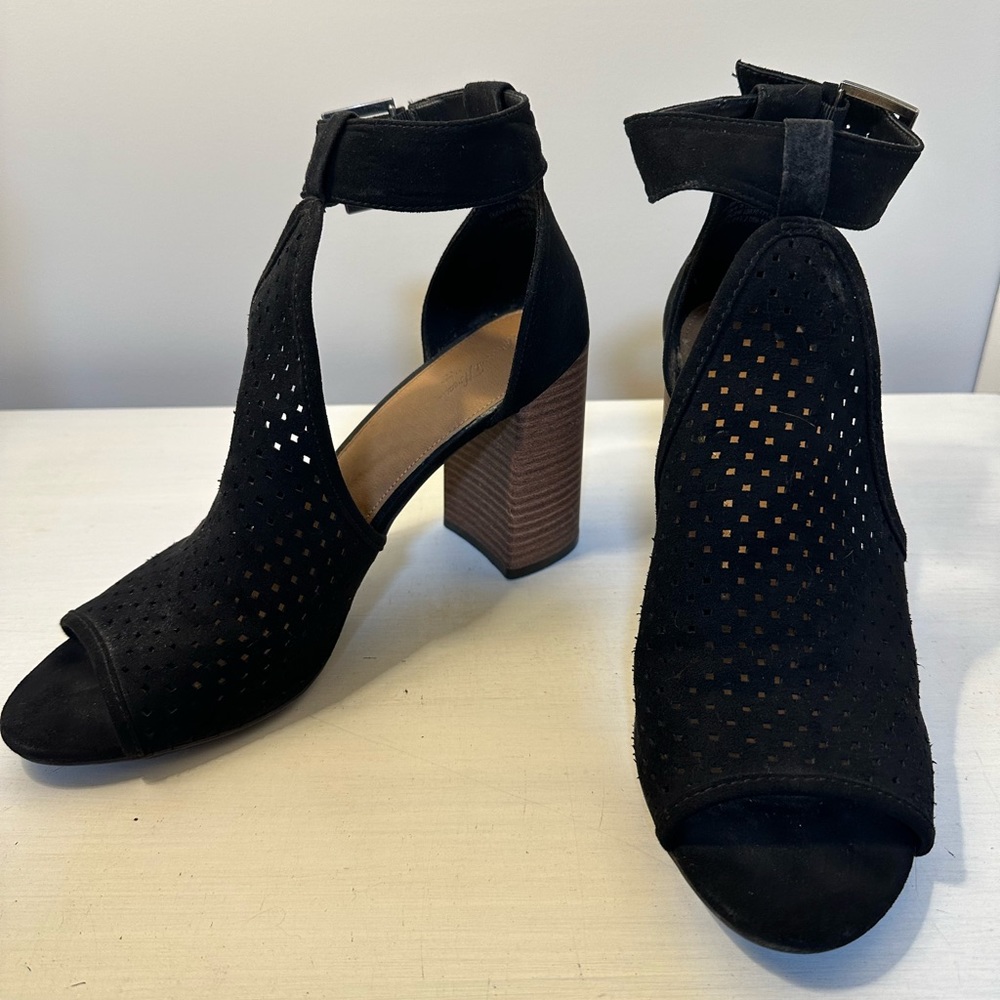 Universal Thread Black Ankle Booties Wedges